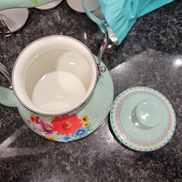 The Pioneer Woman Breezy Blossom Enamel On Steel 1.9-Quart Tea Kettle (FLAW) - Picture 9 of 16